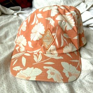 Hibiscus Patagonia hat great condition